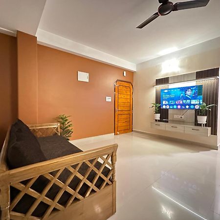 Earthly Luxe Apartment Siliguri Luaran gambar