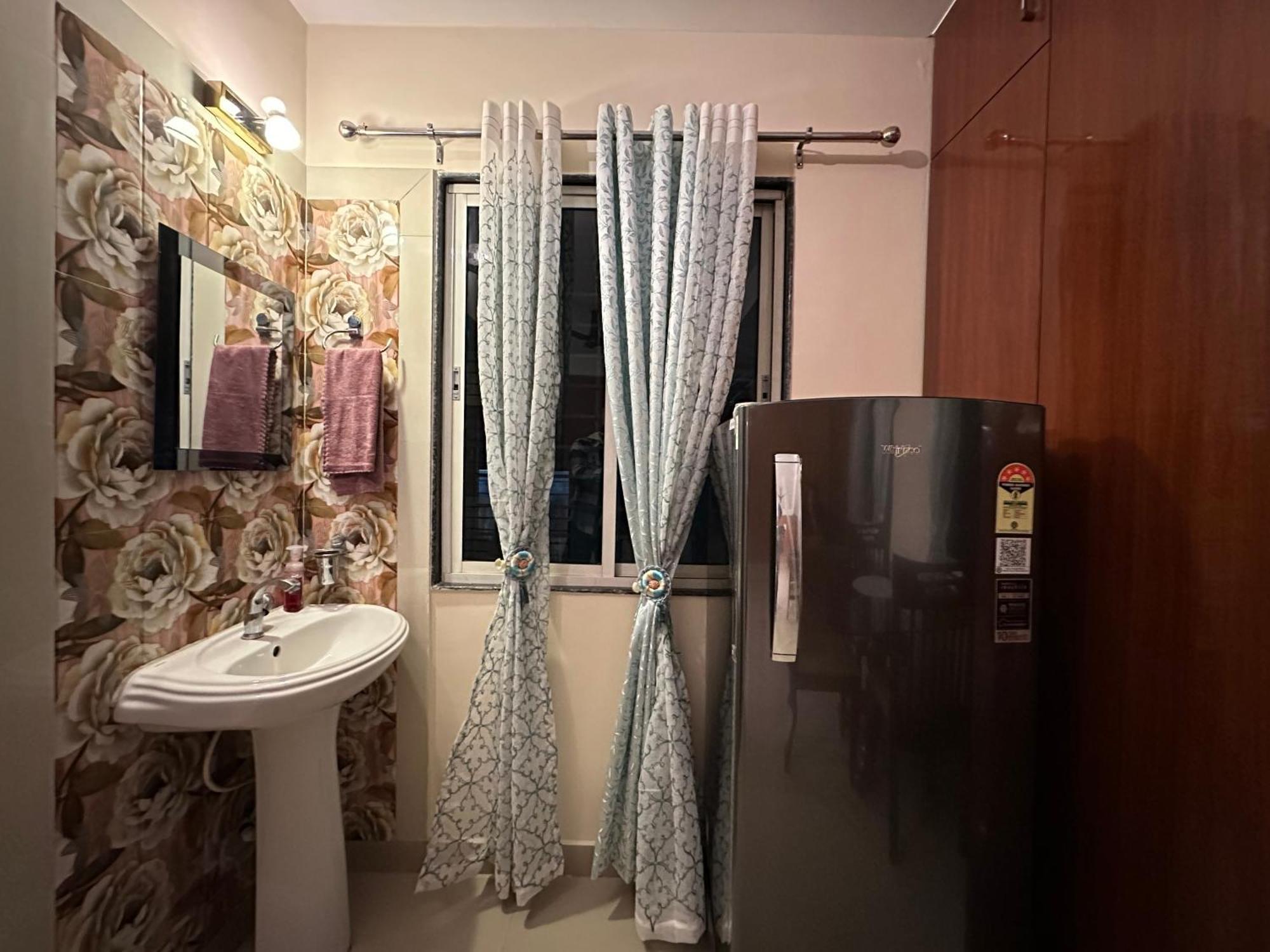 Earthly Luxe Apartment Siliguri Luaran gambar