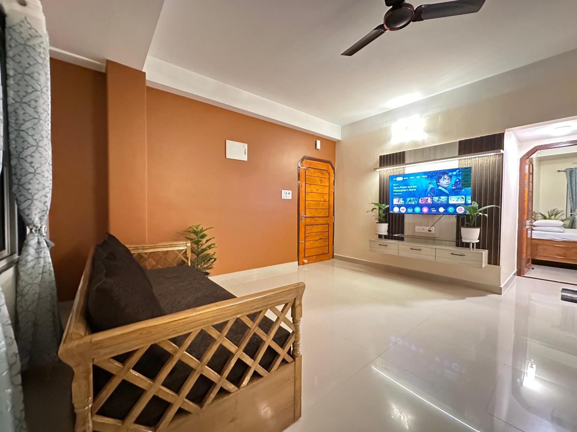 Earthly Luxe Apartment Siliguri Luaran gambar